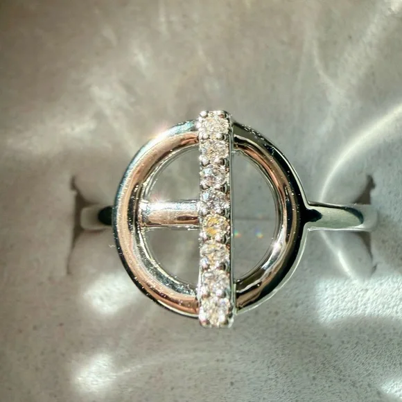 NEW!! White gold plated Circle Bar Pave Ring - Size 6 - Picture 1 of 13